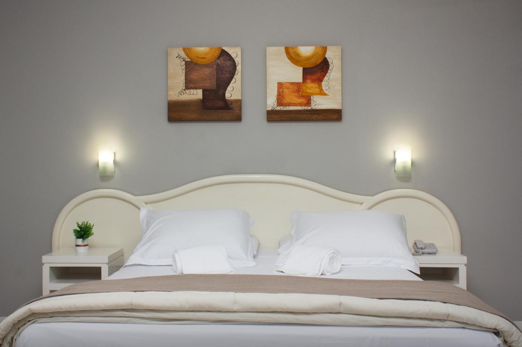 Hotel Cavera Alegrete Bagian luar foto