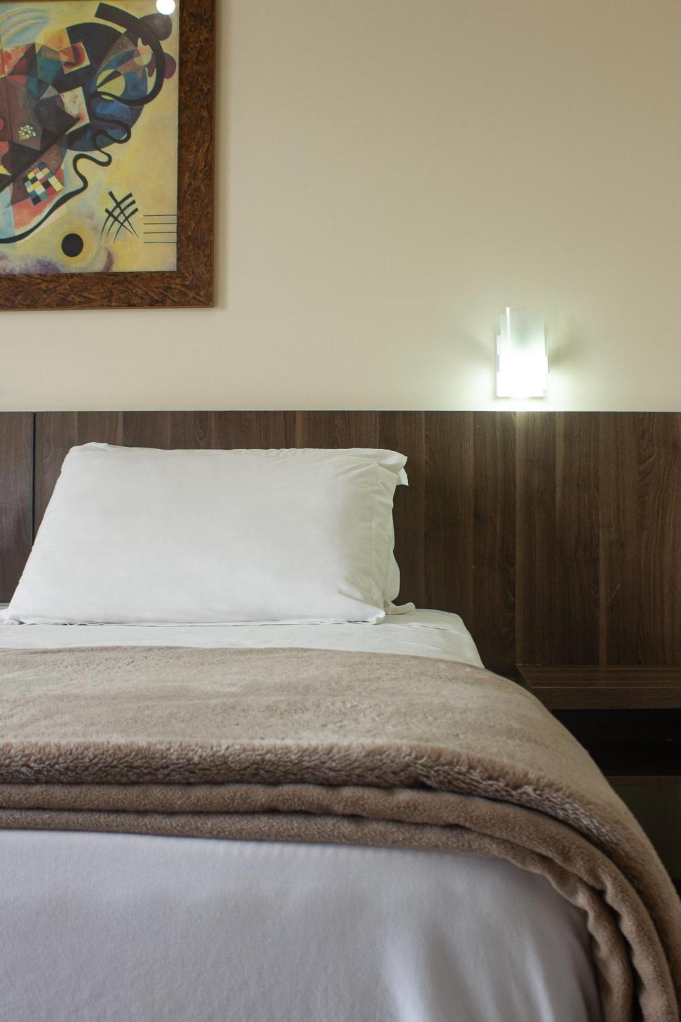 Hotel Cavera Alegrete Bagian luar foto