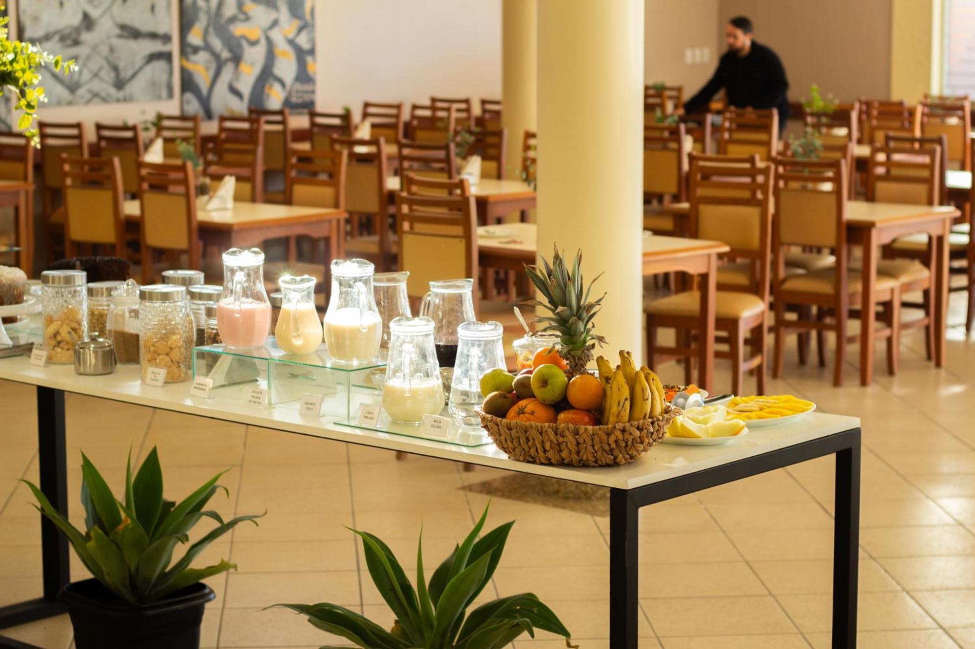 Hotel Cavera Alegrete Bagian luar foto