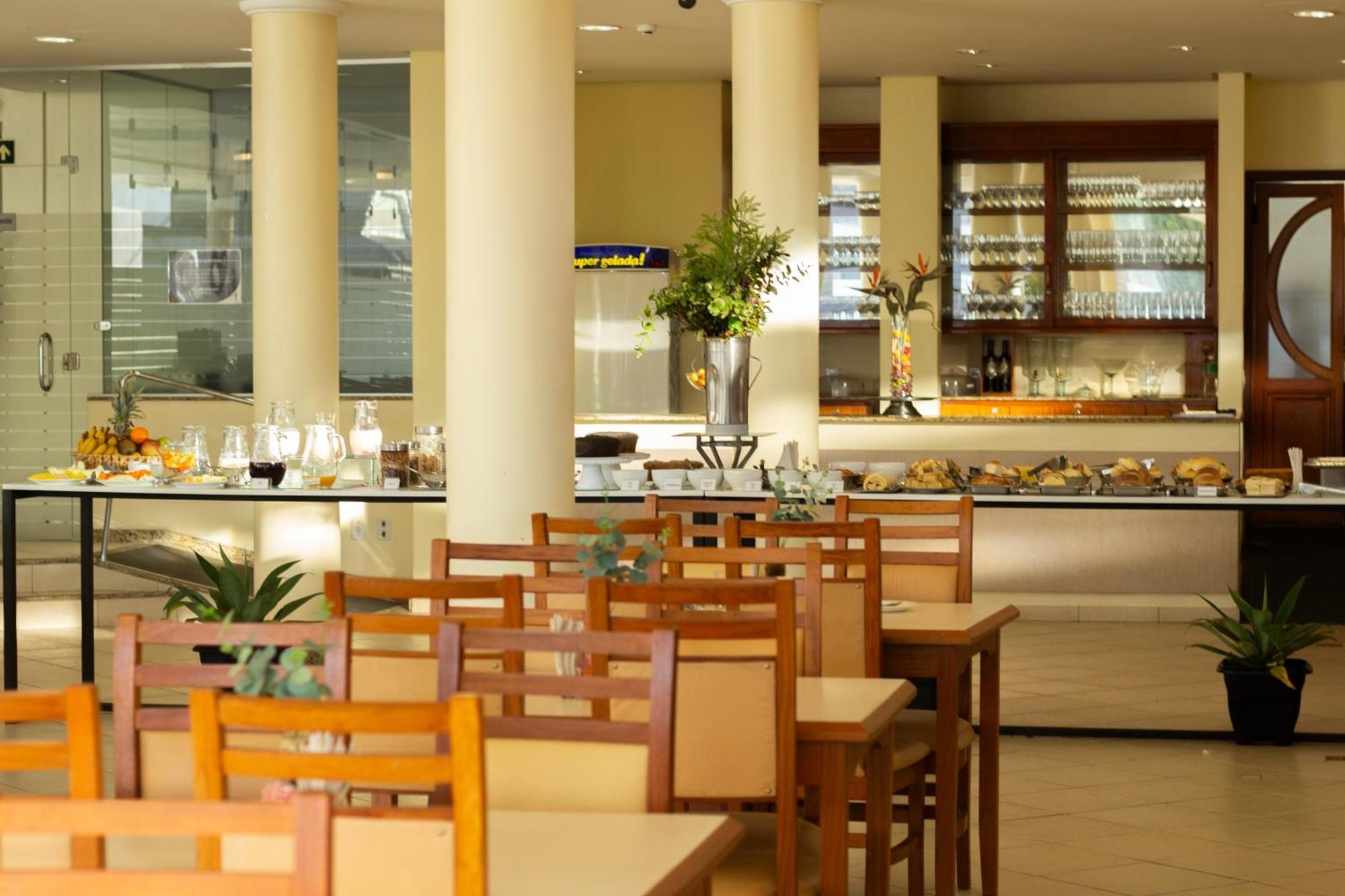 Hotel Cavera Alegrete Bagian luar foto