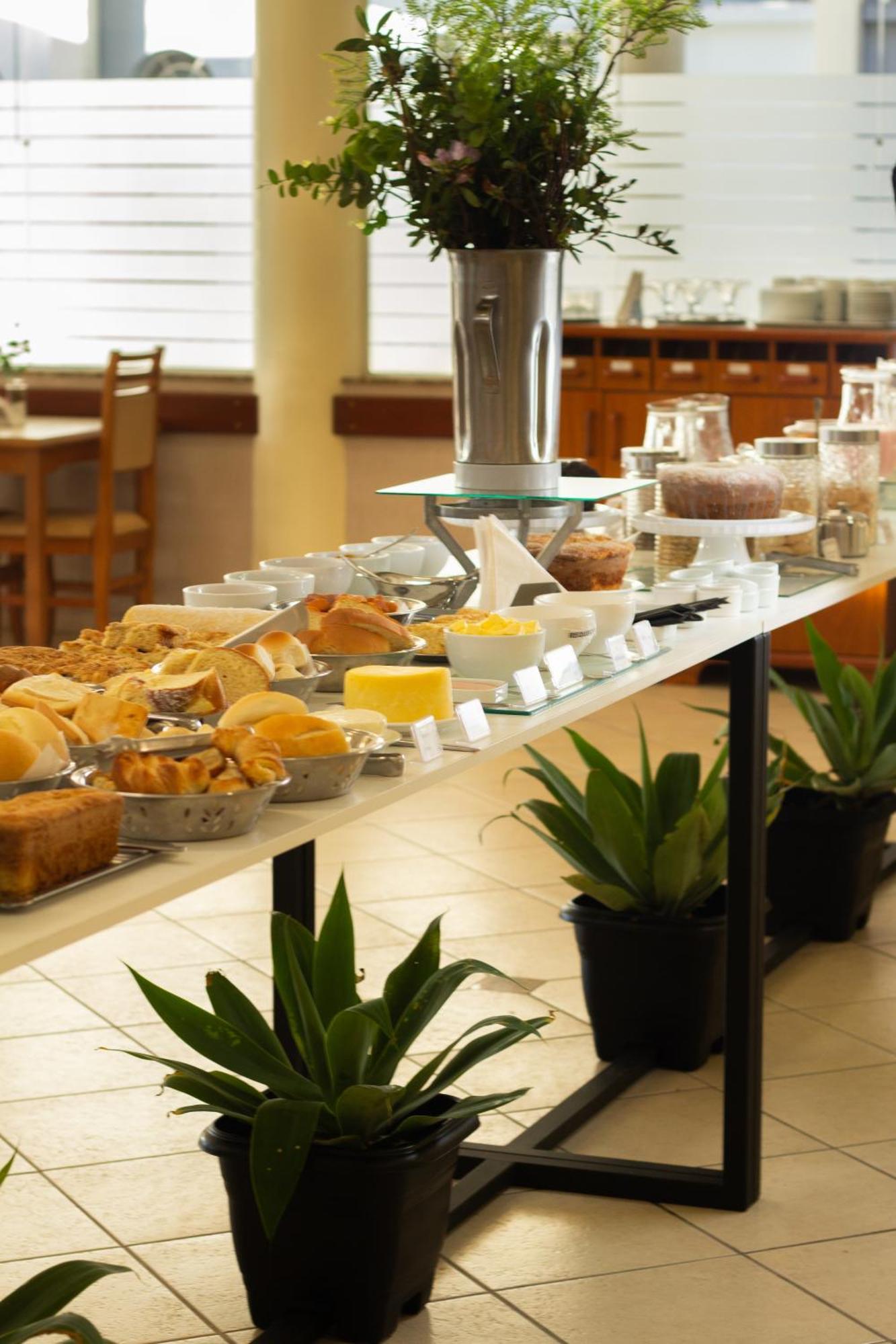 Hotel Cavera Alegrete Bagian luar foto