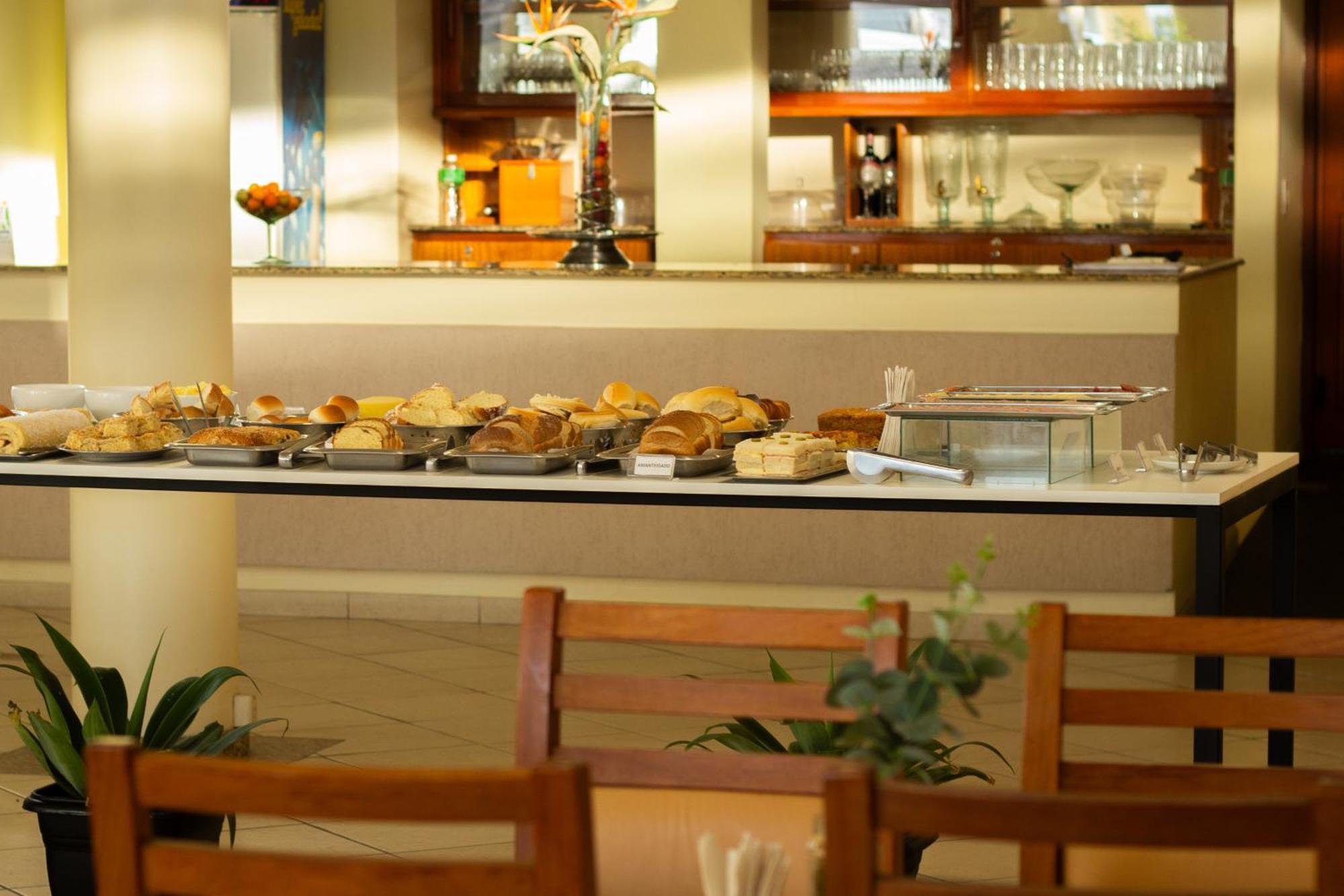 Hotel Cavera Alegrete Bagian luar foto